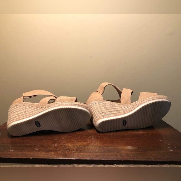 Dr. Scholl's Tan Women's Sandals - Picture 5 of 6